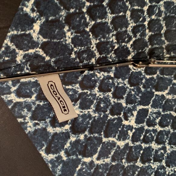 NWOT COACH foldable umbrella with case - Picture 11 of 12